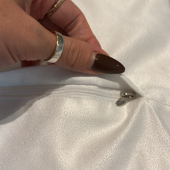 Fluffy White Pillow Cases - Picture 4 of 4